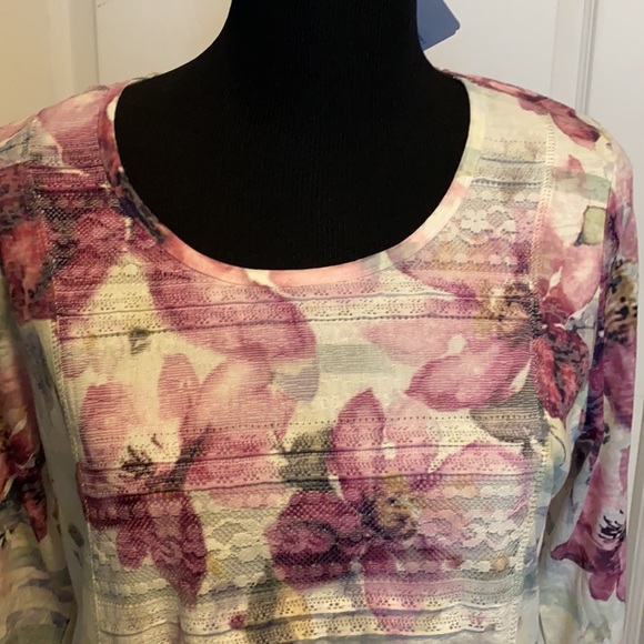 Casual Express Women’s Top M Cream Wine Green NWT - Picture 2 of 8